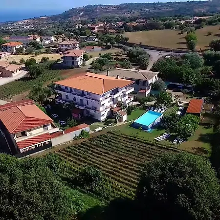 Pantaleo Aparthotel 3*